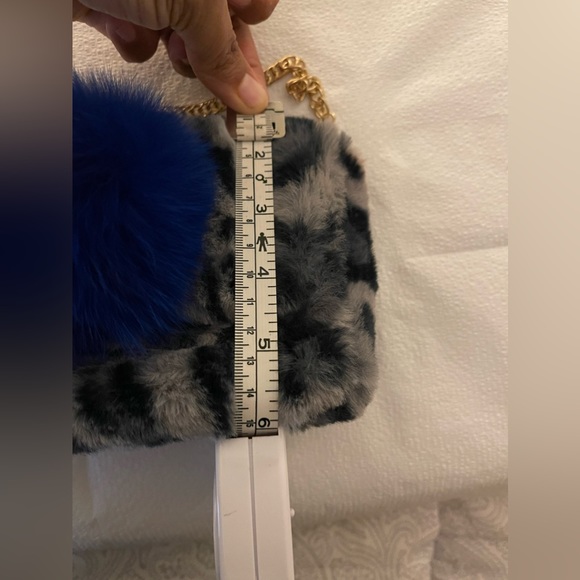 AREA STARS FAUX FUR SHOULDER BAG - Picture 4 of 14